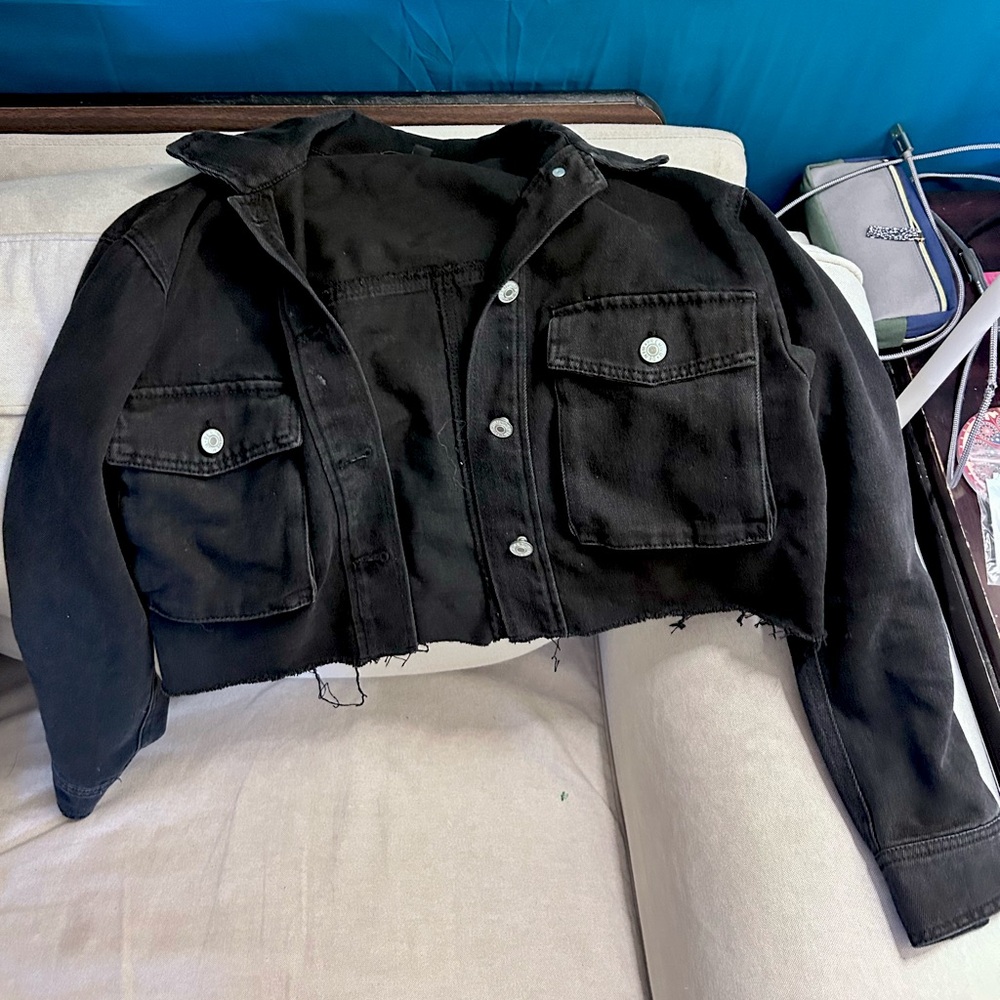 Black cropped denim / jean jacket